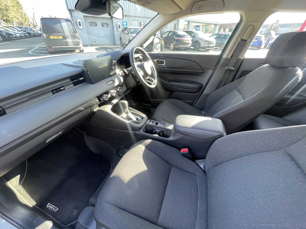 Honda Hr-V Elegance I-mmd Cvt MA22MLA White #2