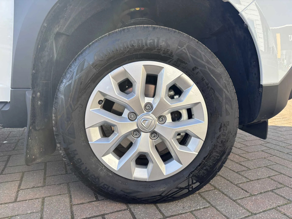 Dacia Duster 1.3 Tce 150 Comfort Edc White #6