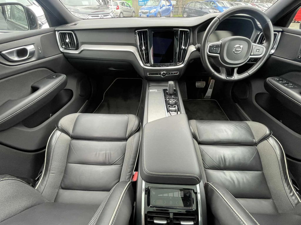 Volvo V60 R-design B4 Mhev KS70AWC Black #4