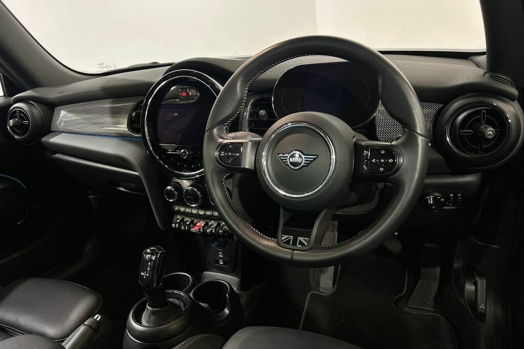 Mini Hatch 3-Door Cooper Exclusive YF23OHW Black #4