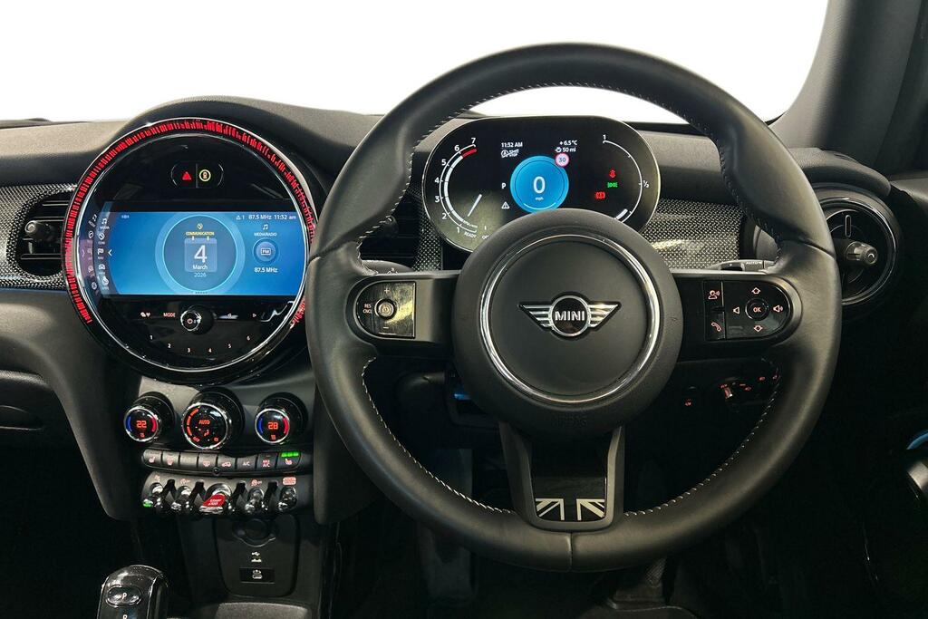 Mini Hatch 3-Door Cooper Exclusive YF23OHW Black #5