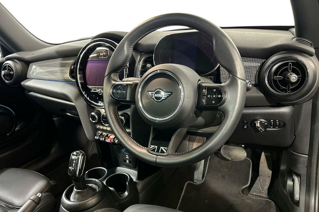 Mini Hatch 3-Door Cooper Exclusive YF23OHW Black #6