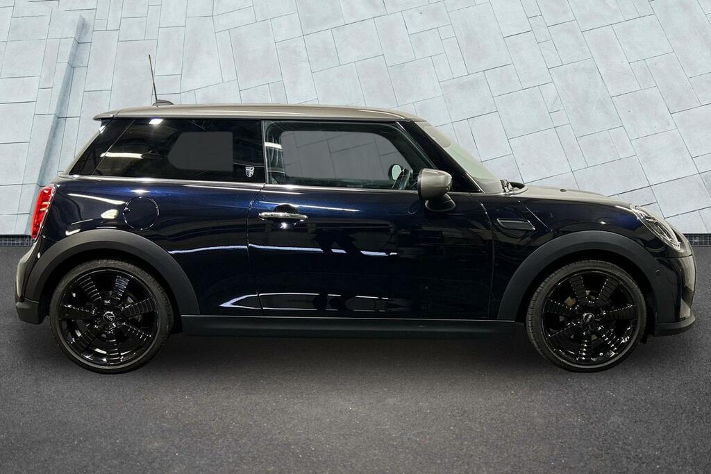 Mini Hatch 3-Door Cooper Exclusive YF23OHW Black #3