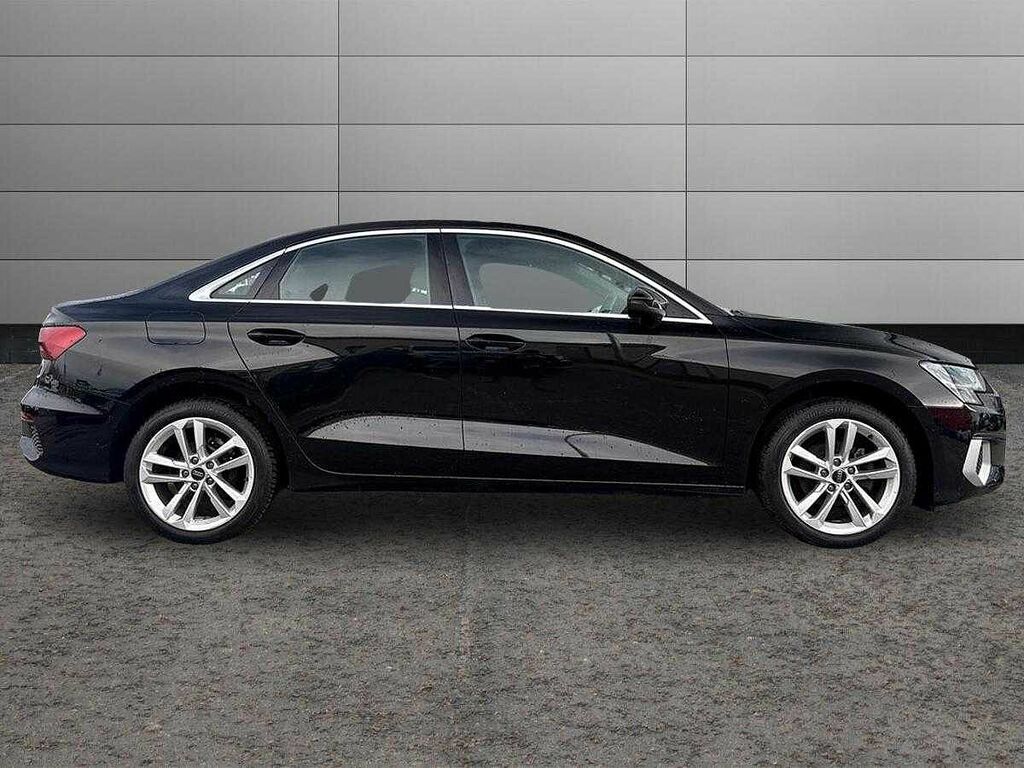 Audi A3 Sport 30 Tfsi 110 Ps S Tronic SY23VYU Black #4
