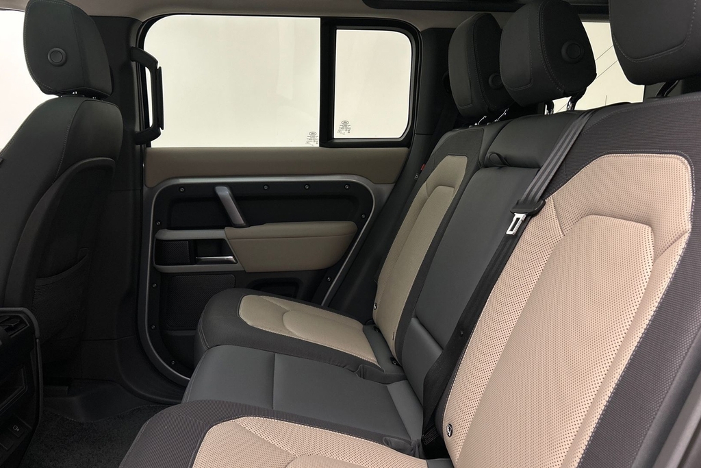 Land Rover Defender 110 D250 X-dynamic S DK72XSC Silver #4