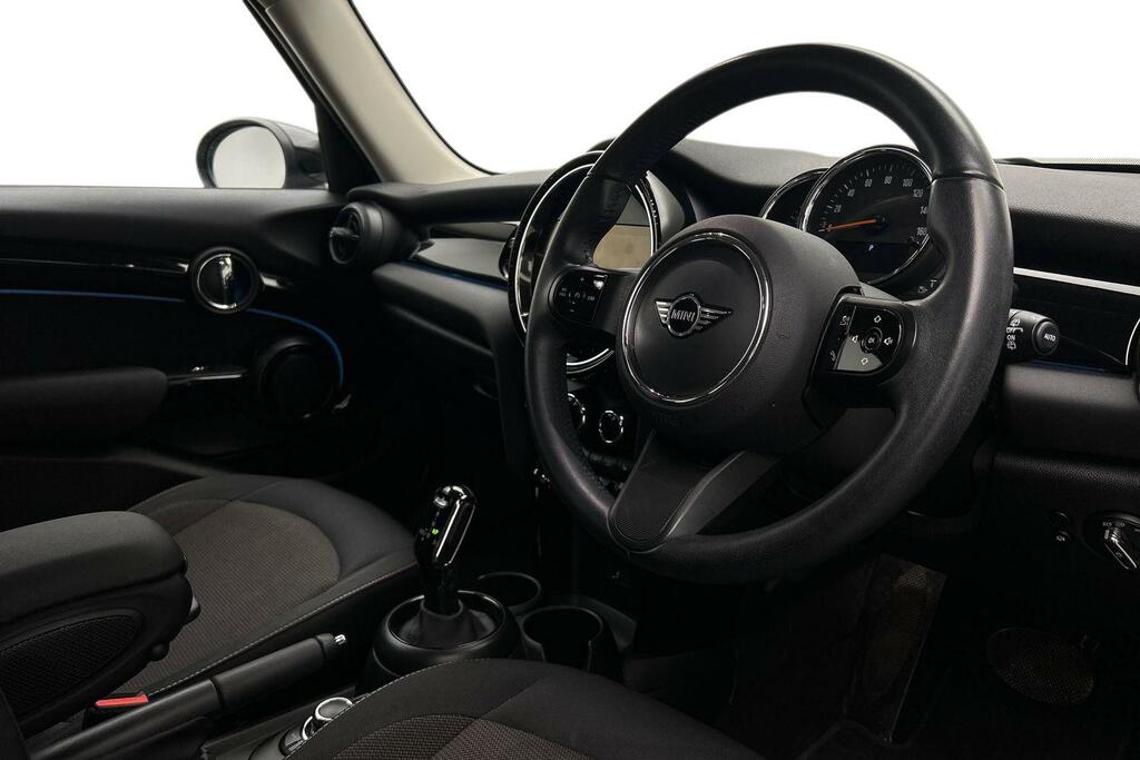 Mini Hatch 5-Door Cooper Classic ST72UMY Silver #6