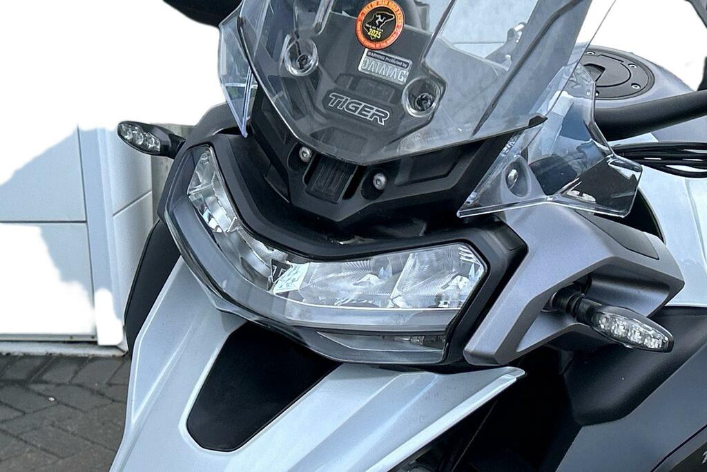 Triumph  1200 Gt Explorer Euro 5 SV24YAK White #4