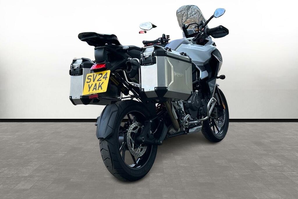 Triumph  1200 Gt Explorer Euro 5 SV24YAK White #2