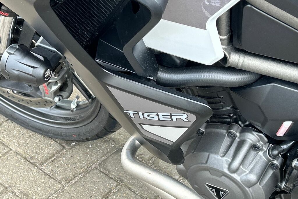 Triumph  1200 Gt Explorer Euro 5 SV24YAK White #6