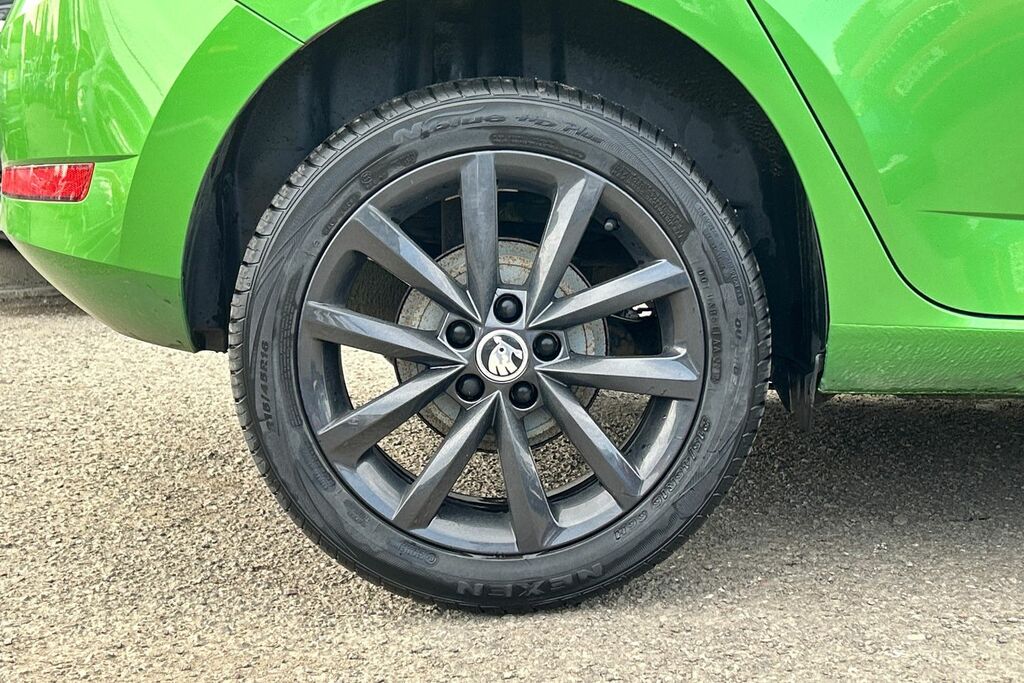 Skoda Fabia 1.0 Tsi Colour Edition Green #5