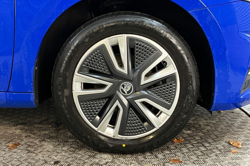 Skoda Fabia 1.0 Tsi 110 Se L DA72NXG Blue #5