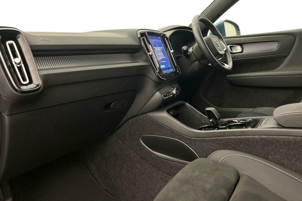 Volvo XC40 2.0 B3p Ultra Dark RV25FSD Blue #2