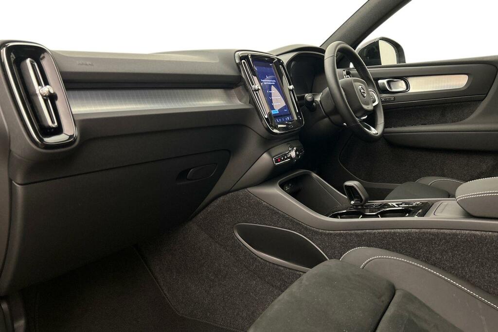 Volvo XC40 Black Edition Plus, B4 Mild Hybrid, SO25OHE Black #2