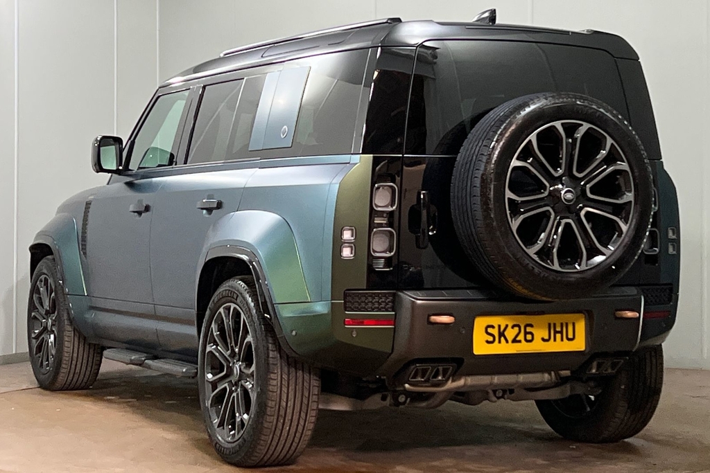 Land Rover Defender 110 P635 110 Octa Green #2