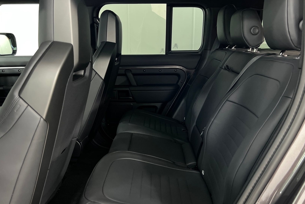 Land Rover Defender 110 P635 110 Octa Green #4