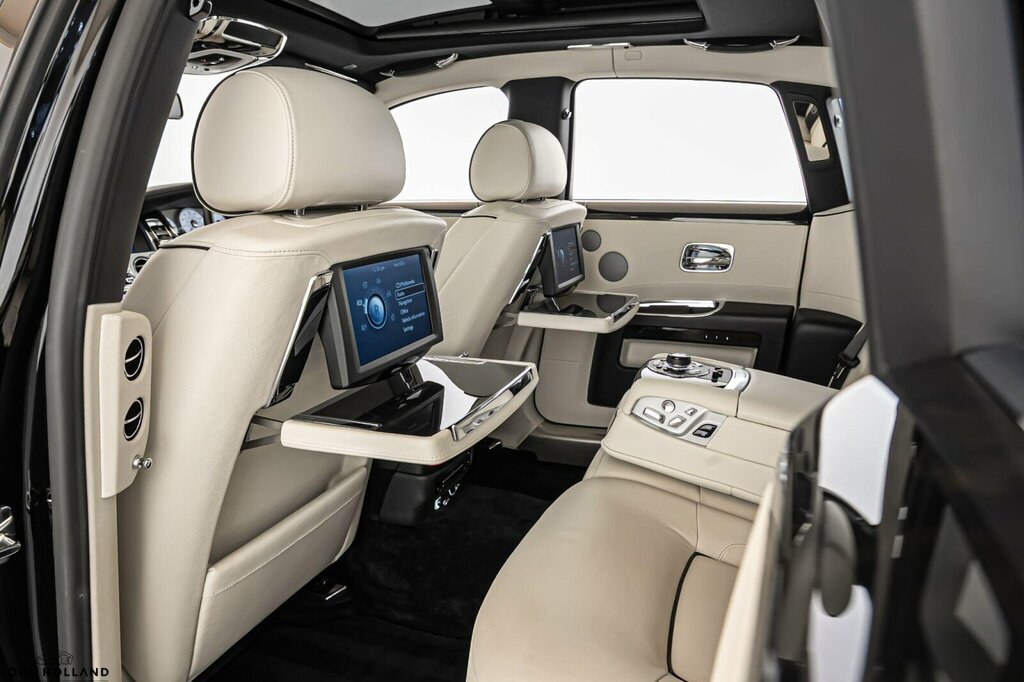 Rolls-Royce Ghost 2012 12 Rolls Royce Ghost V12 Blue #17