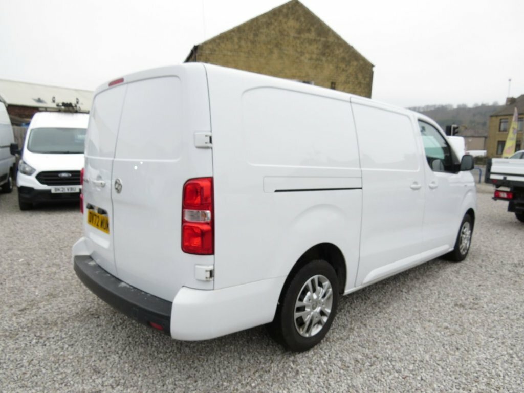 Vauxhall Vivaro 1.5L Sportive 6Dr DV72WUK White #4