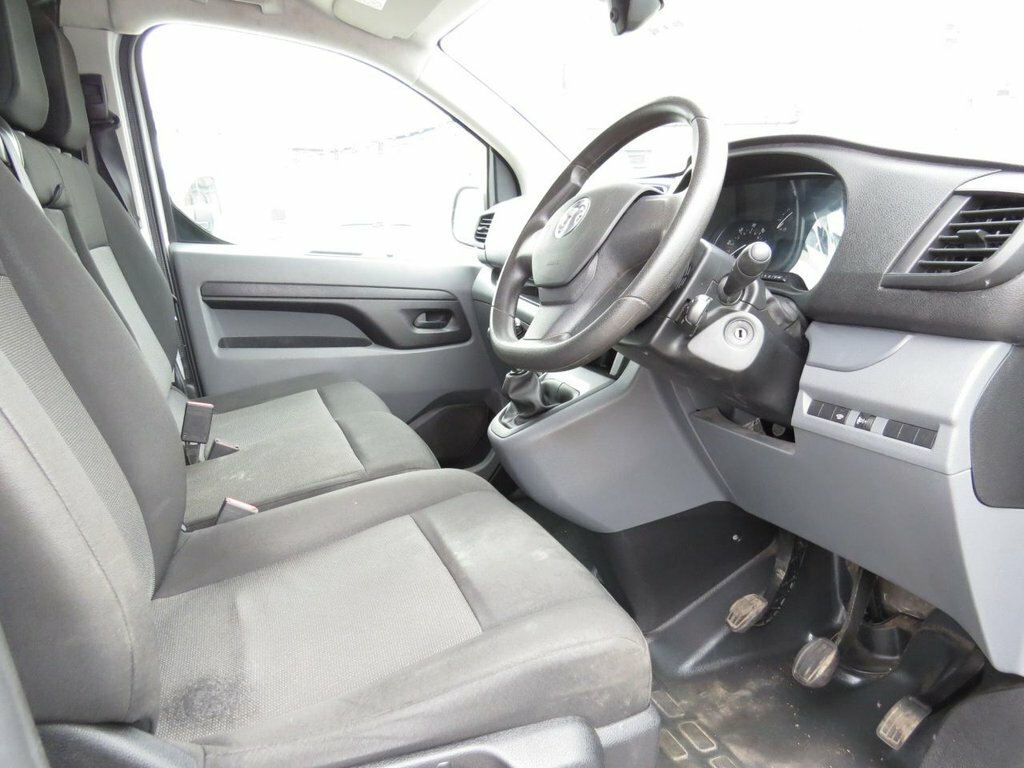 Vauxhall Vivaro 1.5L Sportive 6Dr DV72WUK White #3