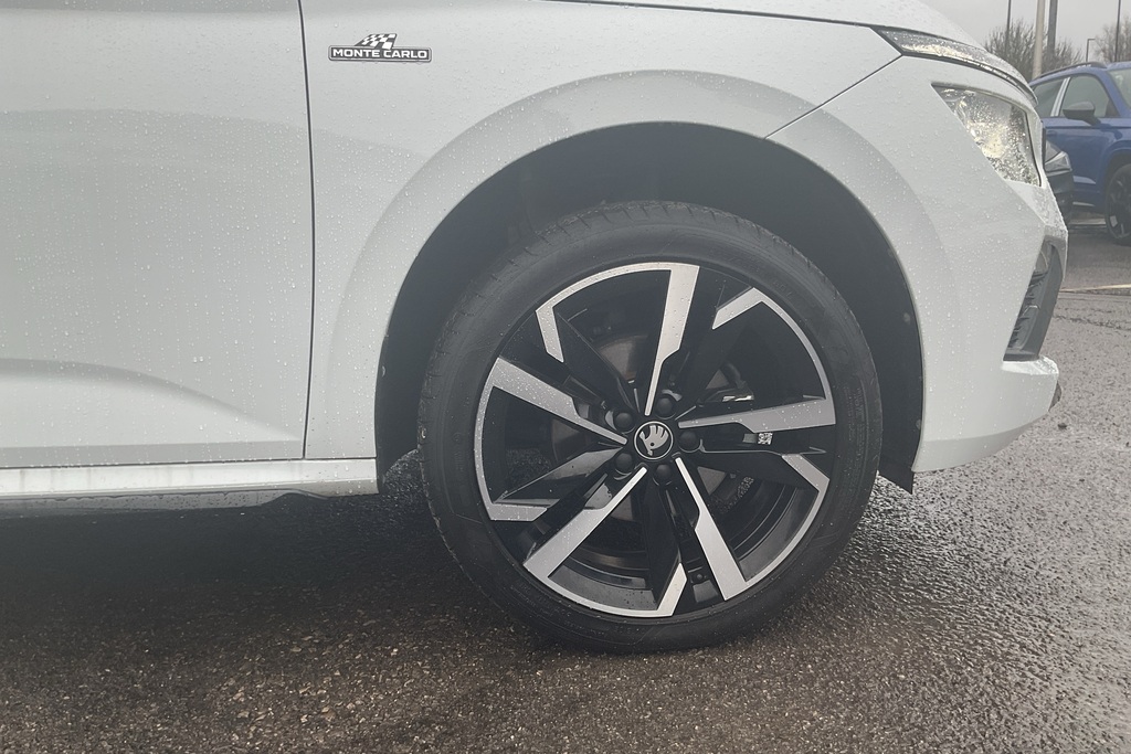 Skoda Kamiq 1.5 Tsi Monte Carlo Edition Dsg White #5