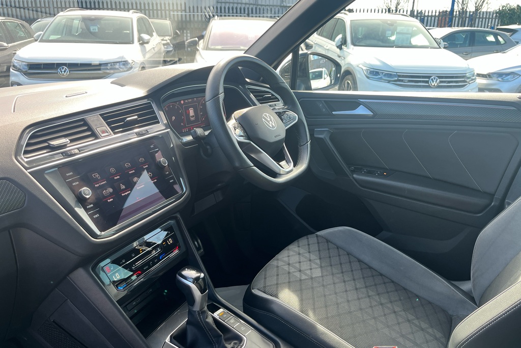 Volkswagen Tiguan 1.5 Tsi 150 R-line Dsg PN23YOT Black #2