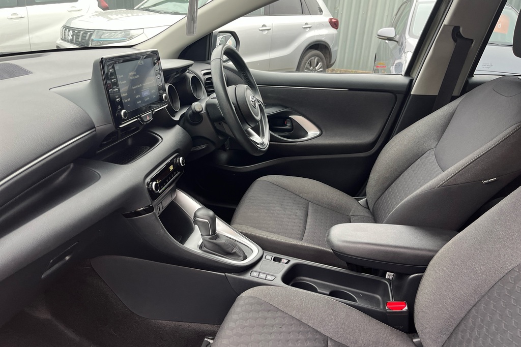 Toyota Yaris 1.5 Hybrid Design Cvt BL72WWV Brown #6