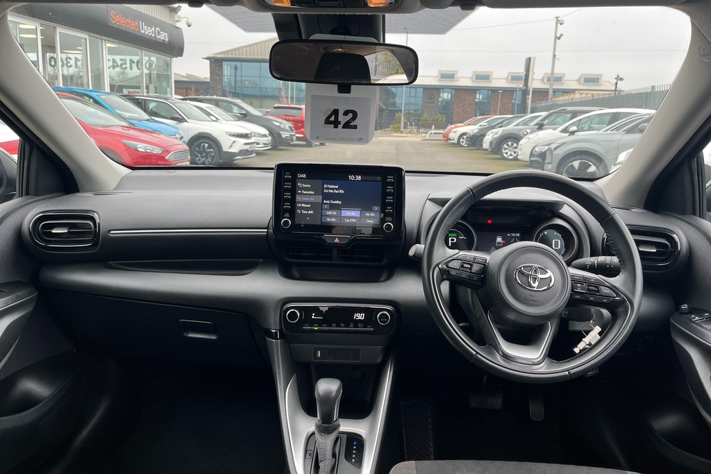 Toyota Yaris 1.5 Hybrid Design Cvt BL72WWV Brown #3