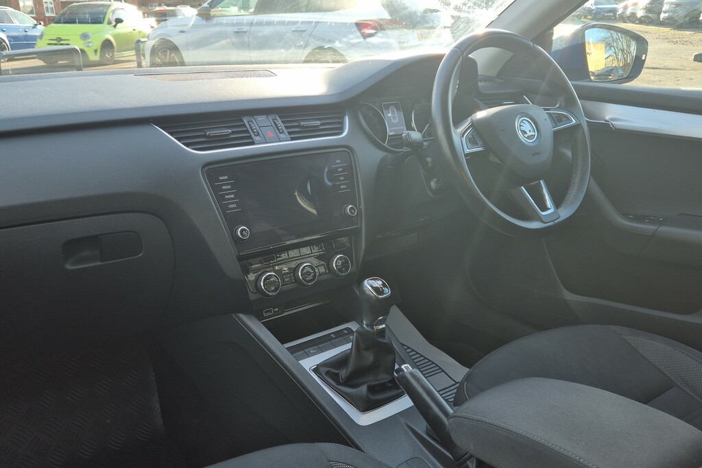 Skoda Octavia 1.6 Tdi Se Technology GM19CCV Blue #3
