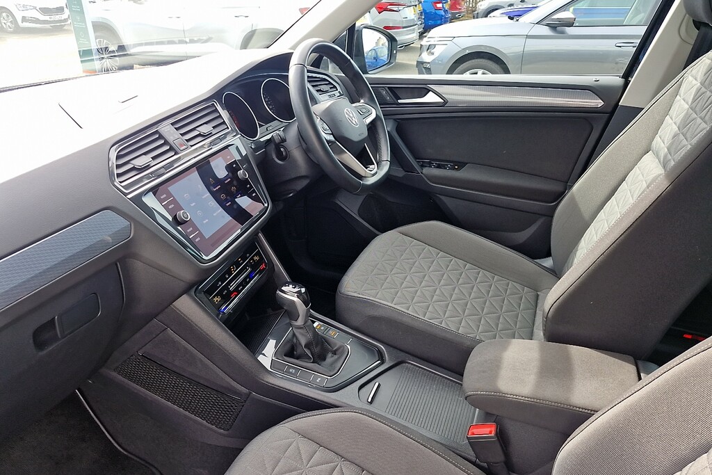 Volkswagen Tiguan 1.5 Tsi 150 Life Dsg MW22YVC Black #3