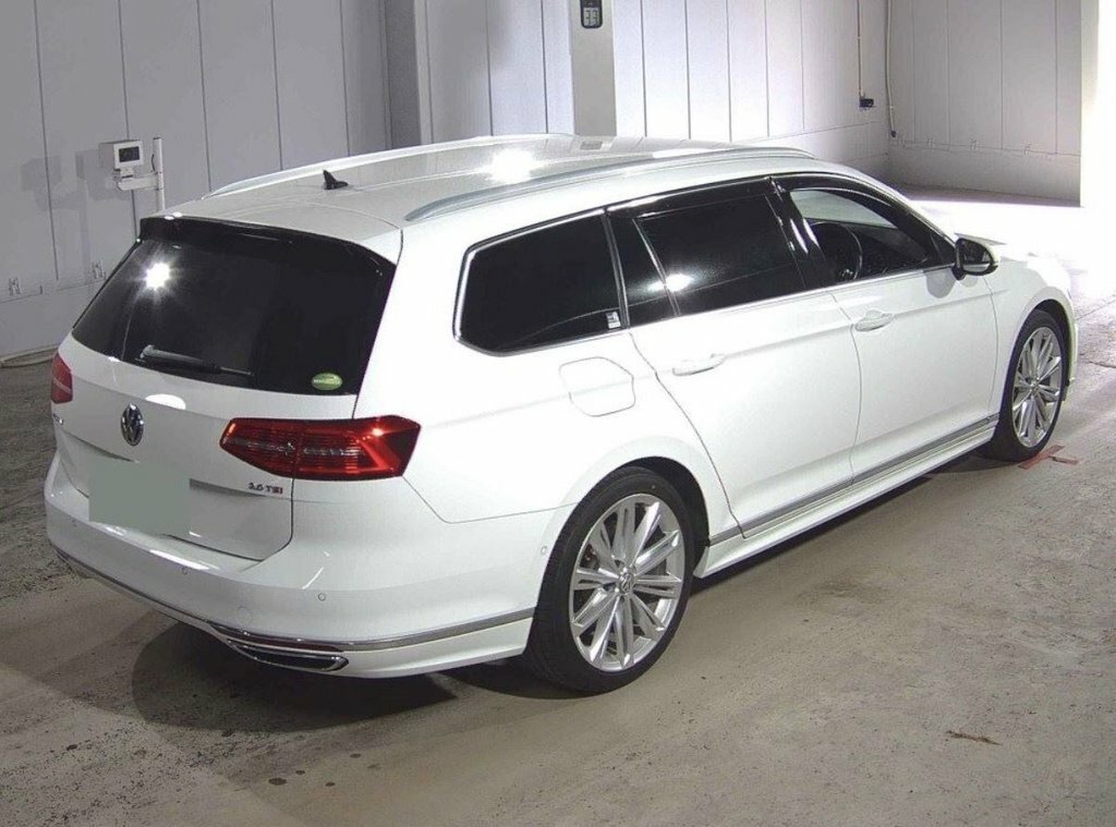Volkswagen Passat 2L R-line White #4