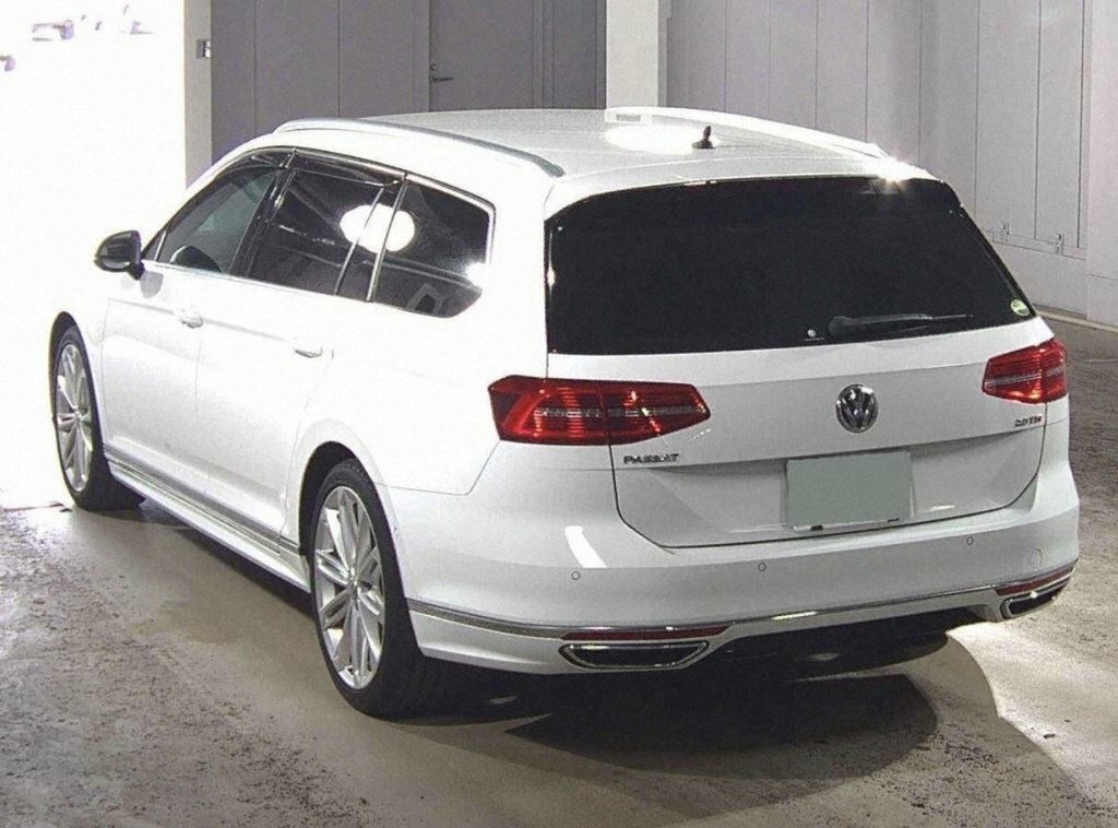 Volkswagen Passat 2L R-line White #3