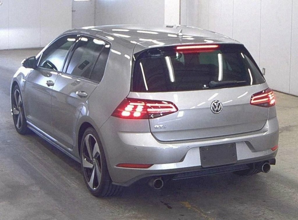 Volkswagen Golf 2L Gti Gold #3