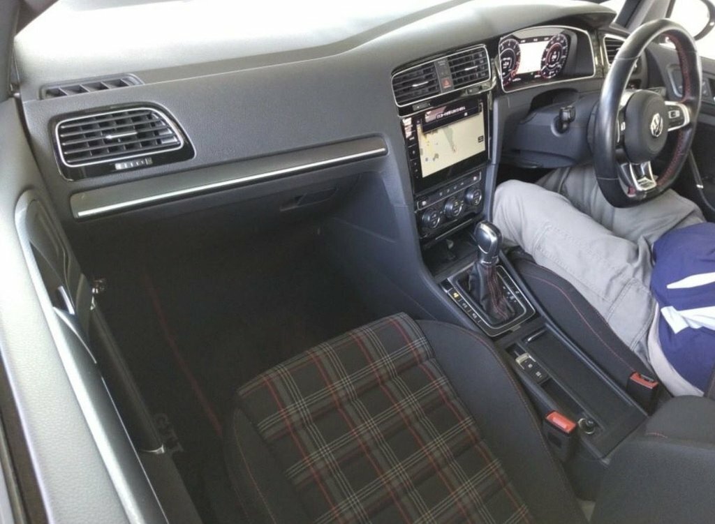 Volkswagen Golf 2L Gti Gold #5