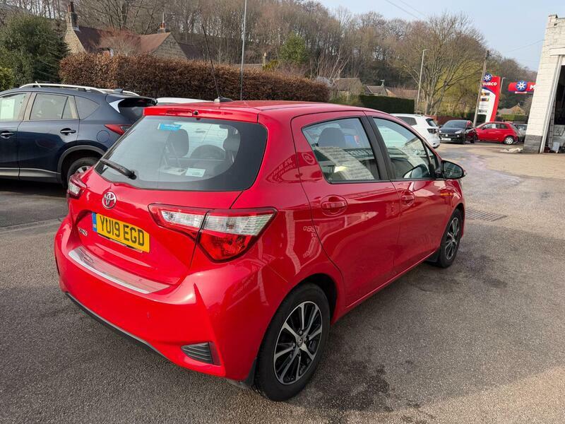 Toyota Yaris 1.5-vvt-i-icon-tech-hatchback-5dr-petrol-manual-eu YU19EGD Red #5