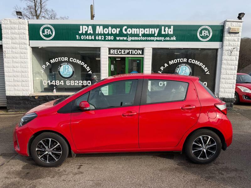 Toyota Yaris 1.5-vvt-i-icon-tech-hatchback-5dr-petrol-manual-eu YU19EGD Red #2
