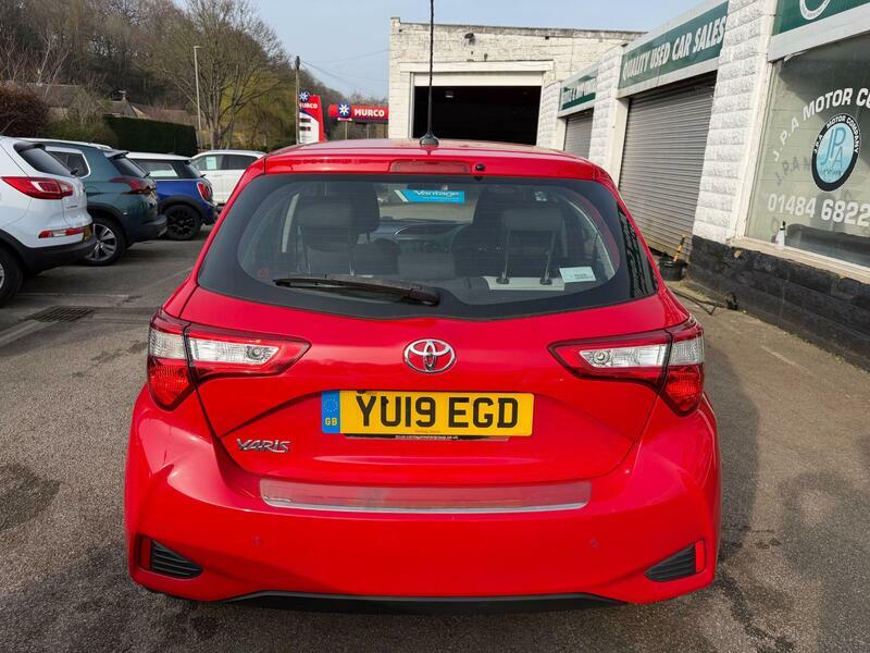 Toyota Yaris 1.5-vvt-i-icon-tech-hatchback-5dr-petrol-manual-eu YU19EGD Red #4