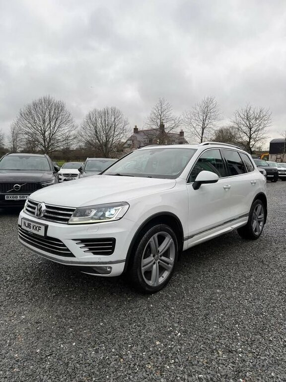 Volkswagen Touareg 2016 3.0 Tdi V6 Bluemotion Tech R-line Suv Die NJ16KKF White #3