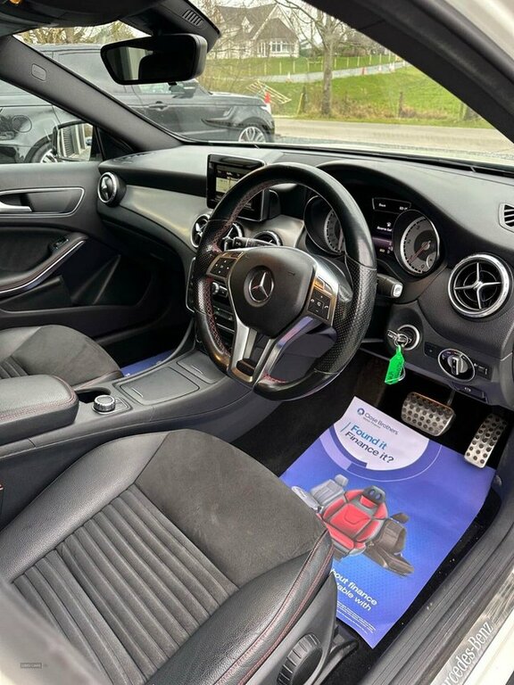 Mercedes-Benz GLA Class 2014 2.1 Gla220 Cdi Amg Line Suv 7G-dct FN64OJK White #5