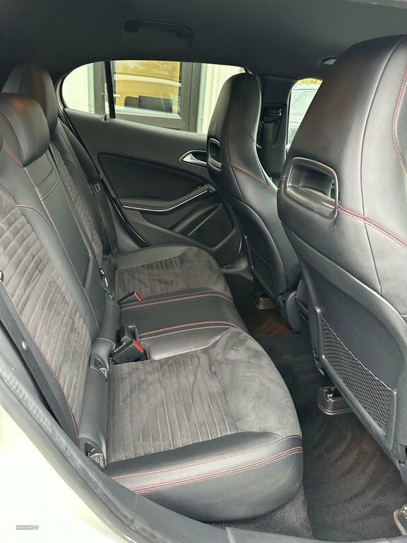Mercedes-Benz GLA Class 2014 2.1 Gla220 Cdi Amg Line Suv 7G-dct FN64OJK White #6