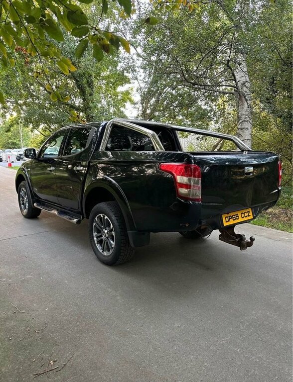 Mitsubishi L200 2015 2.4 Di-d Dc Titan Pickup Double Cab Diese DP65CCZ Black #4