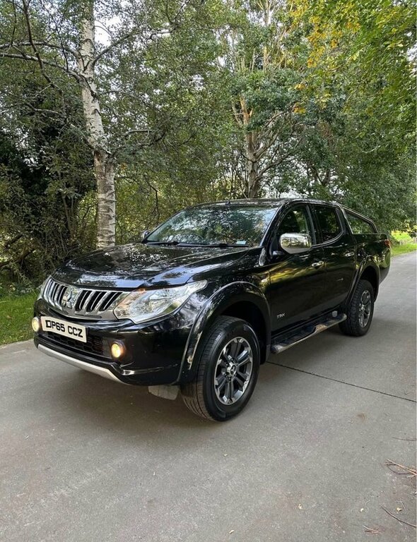 Mitsubishi L200 2015 2.4 Di-d Dc Titan Pickup Double Cab Diese DP65CCZ Black #3