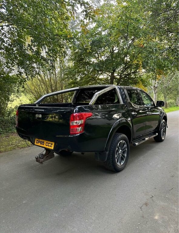 Mitsubishi L200 2015 2.4 Di-d Dc Titan Pickup Double Cab Diese DP65CCZ Black #2