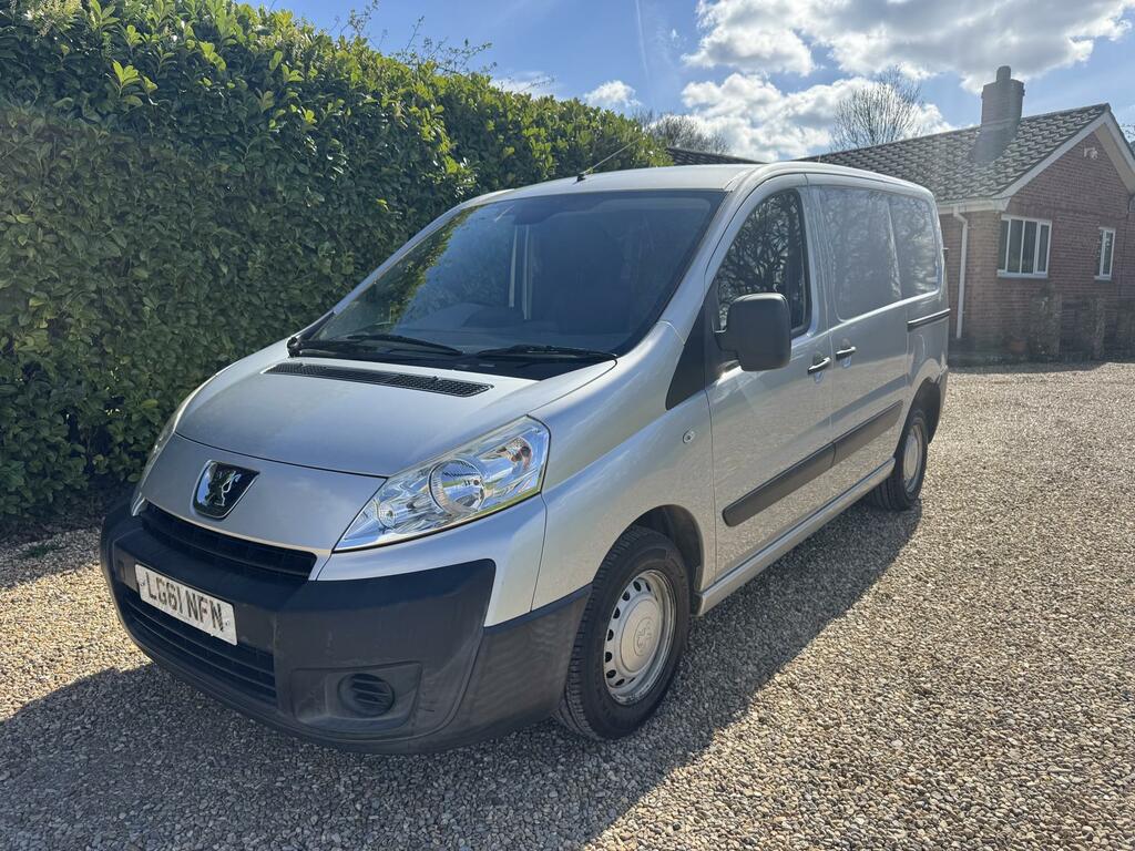 Peugeot Expert Minibus White #7