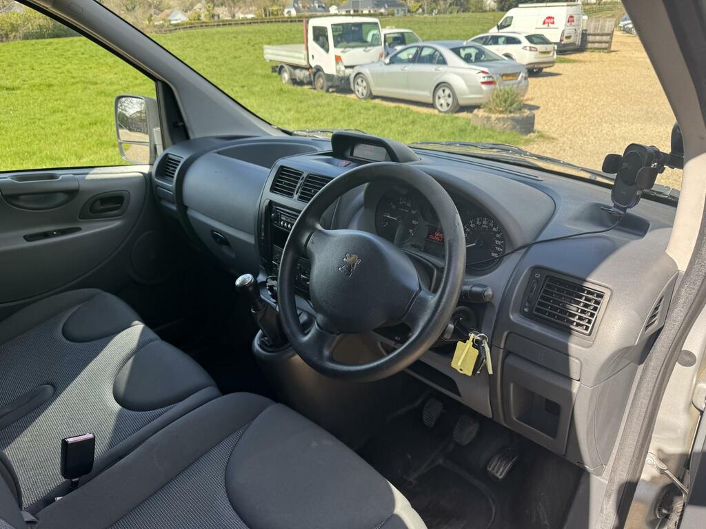 Peugeot Expert Minibus White #10