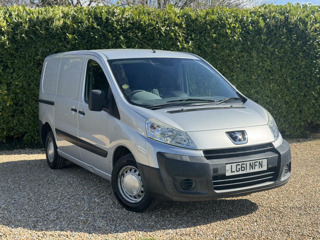 Peugeot Expert Minibus White #1