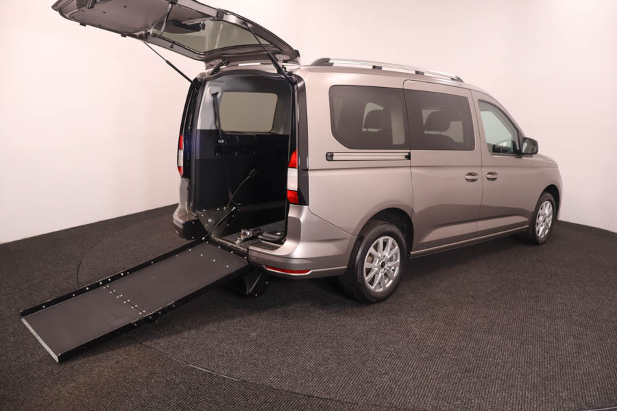 Ford Grand Tourneo Connect 1.5 Titanium BJ73DPX Silver #2