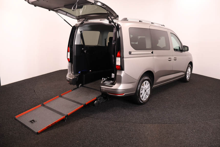 Ford Grand Tourneo Connect 2.0 Tdci Titanium Silver #4