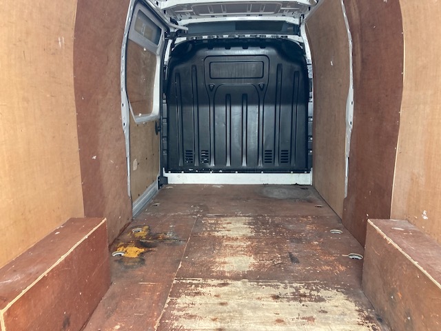 Vauxhall Movano Mpv DY71KKF White #5