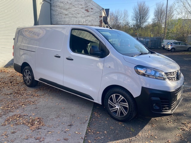 Vauxhall Vivaro Mpv White