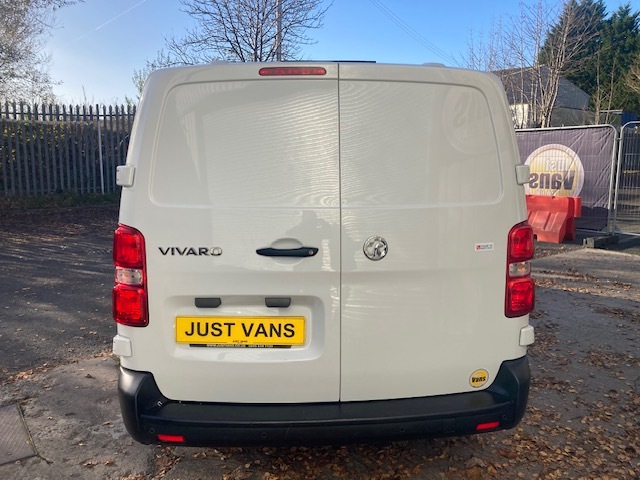 Vauxhall Vivaro Mpv VK23EDV White #4