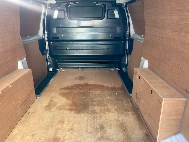Vauxhall Vivaro Mpv VK23EDV White #5